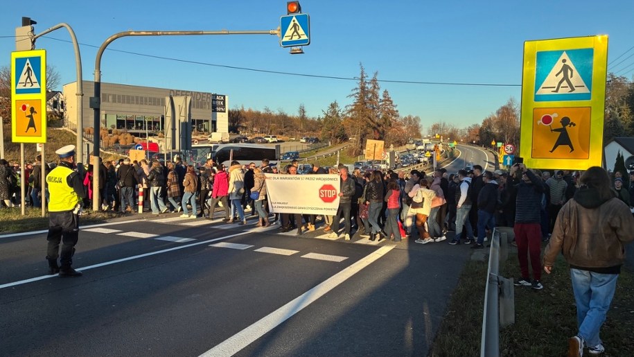 Mieszkańcy protestują na zakopiance /Maciej Sołtys /RMF FM