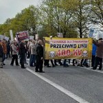 Mieszkańcy protestują przeciwko budowie linii wysokiego napięcia. Krajowa "50" zablokowana