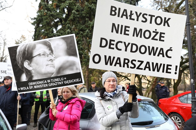 Mieszkańcy protestują przeciwko budowie wsch. obwodnicy Warszawy /Rafał  Guz /PAP