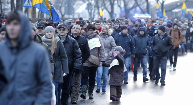 Mieszkańcy Rudy Śląskiej przemaszerowali wczoraj ulicami miasta w proteście przeciwko likwidacji kopalń /Andrzej Grygiel /PAP