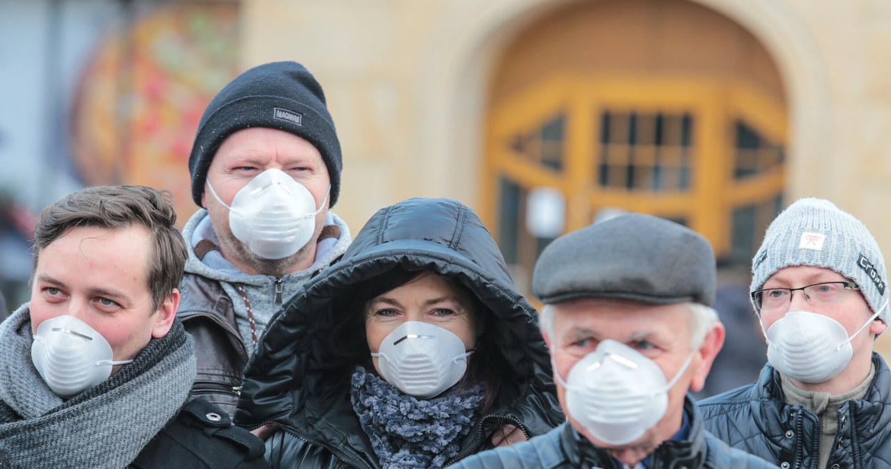 Mieszkańcy Rybnika podczas antysmogowego protestu /Dominik Gajda /Reporter