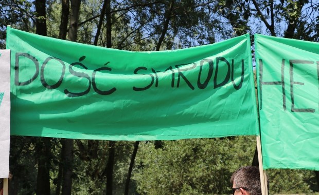 Mieszkańcy Skawiny protestują przeciwko miejscowej firmie. "Mamy dość smrodu"