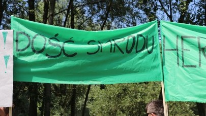 Mieszkańcy Skawiny protestują przeciwko miejscowej firmie. "Mamy dość smrodu"