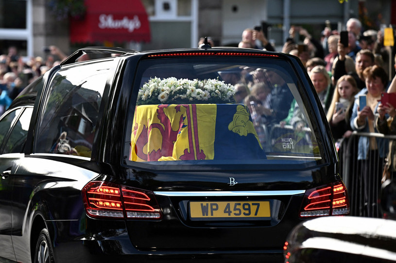 Mieszkańcy Szkocji oddają hołd królowej Elżbiecie II /PAUL ELLIS / AFP /East News