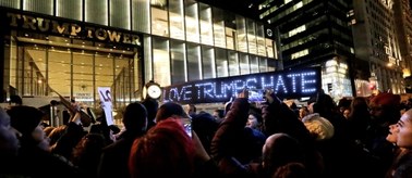 Mieszkańcy USA protestują przeciwko Trumpowi. W Seattle doszło do strzelaniny