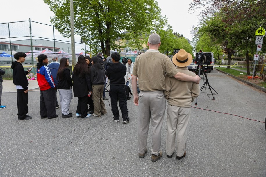 Mieszkańcy Vancouver gromadzili się w miejscu, gdzie doszło do masakry, by uczcić pamięć ofiar masakry /JUSTINE BEAULIEU-POUDRIER /PAP/EPA