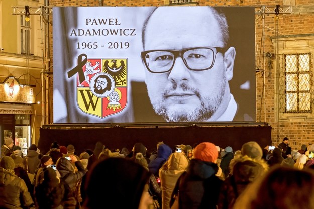 Mieszkańcy Wrocławia oddali hołd zamordowanemu Pawłowi Adamowiczowi /Maciej Kulczyński /PAP