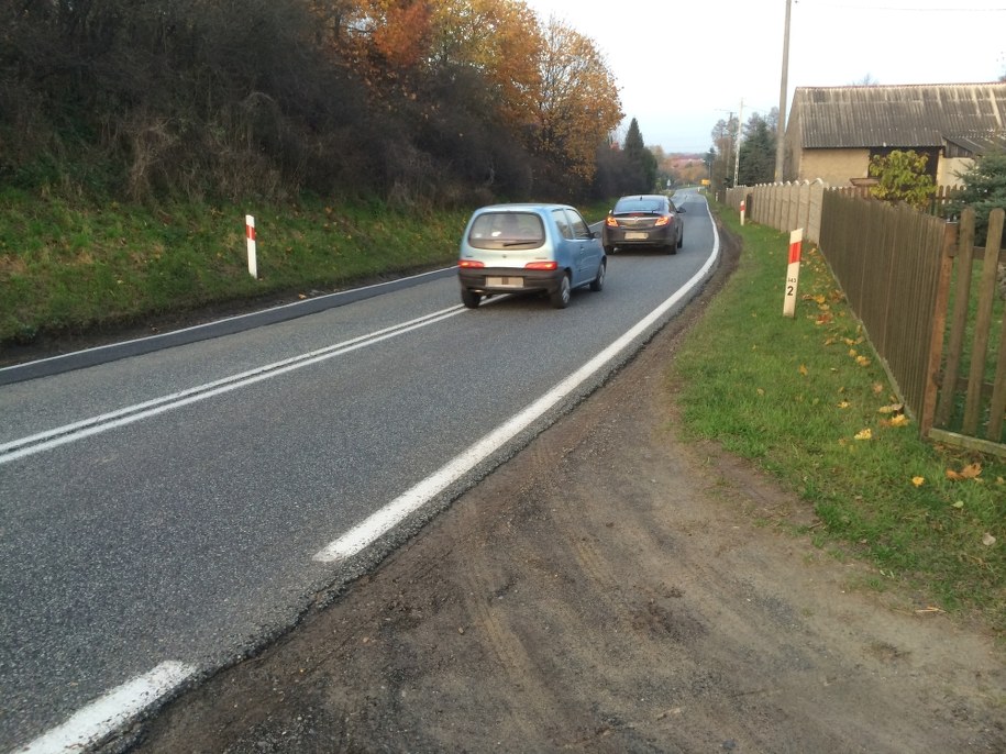 Mieszkańcy wsi Ose od lat walczą o chodnik /Bartłomiej Paulus /RMF FM