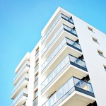 Mieszkania: Największe spadki sprzedaży w Warszawie i Łodzi