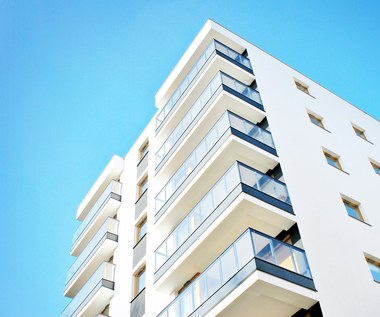 Mieszkania: Największe spadki sprzedaży w Warszawie i Łodzi