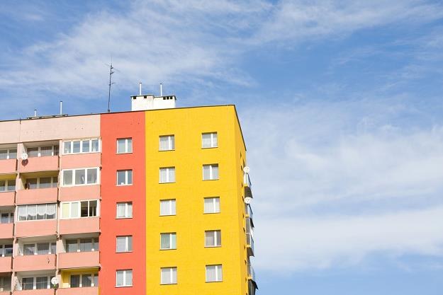 Mieszkania w blokach z wielkiej płyty trzymają cenę /&copy;123RF/PICSEL