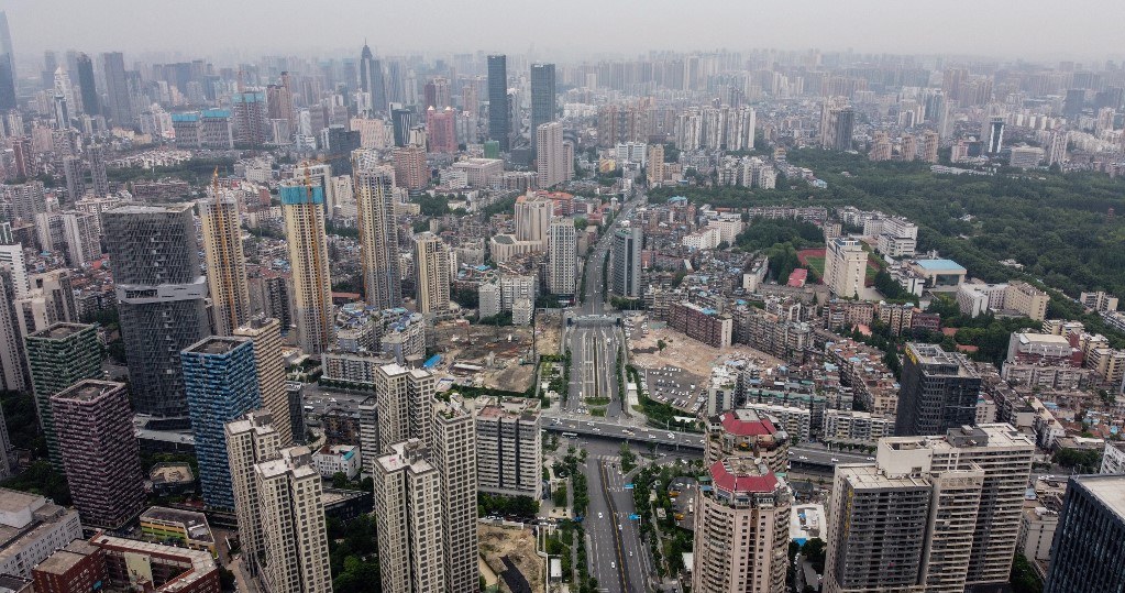 Mieszkania w Chinach najtańsze od 9 lat. Rząd ogłasza plan pomocowy /HECTOR RETAMAL/AFP /AFP