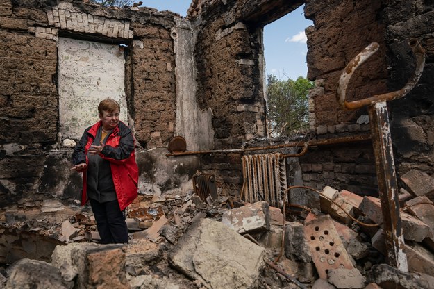 Mieszkanka Irpienia, zamieszkująca czasowo w jednym z miejscowych sanatoriów. Domy mieszkańców zostały zniszczone lub uszkodzone w wyniku ataku wojsk rosyjskich /Viacheslav Ratynskyi /PAP