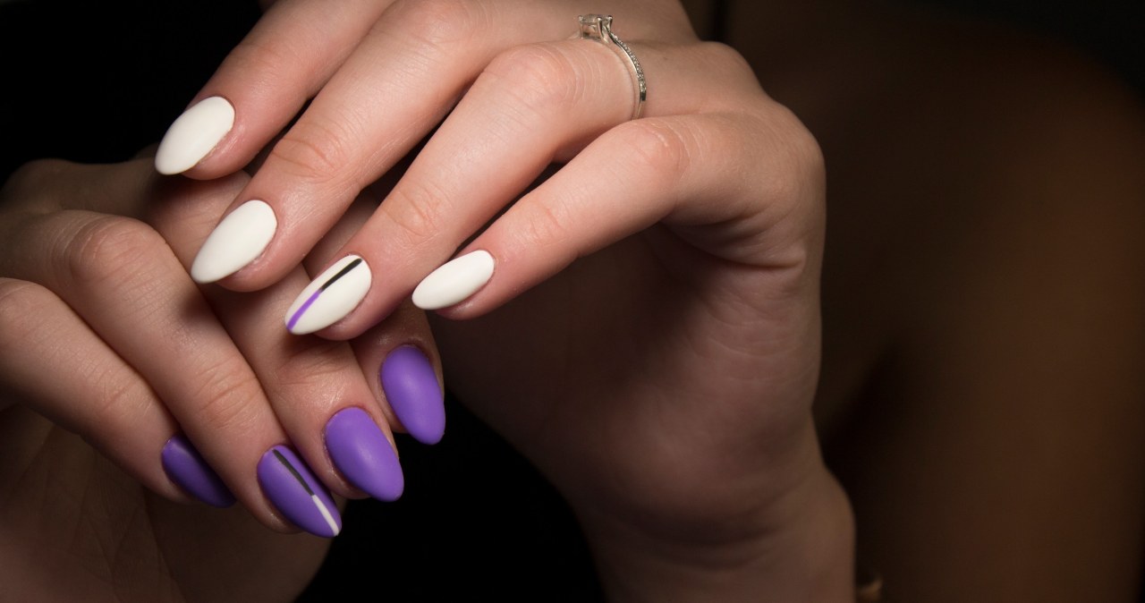Migdałowy kształt paznokci podkreślający smukłość dłoni /123RF/PICSEL
