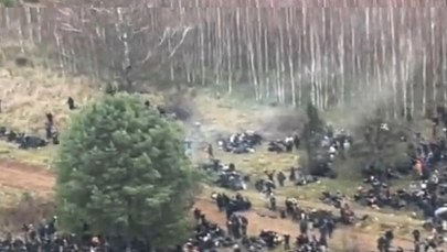 Migranci: Białoruscy pogranicznicy zmuszają nas, byśmy przedzierali się do Polski