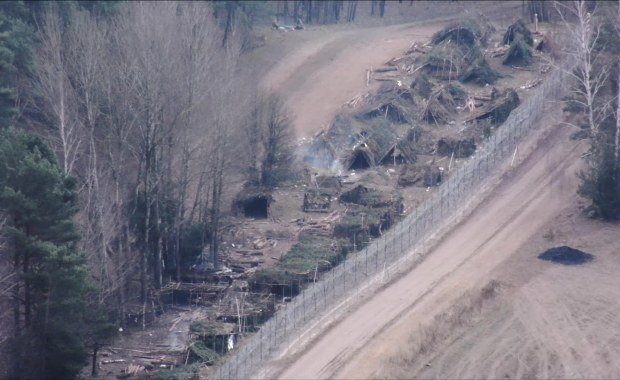 Migranci kierowani do centrum logistycznego. Polska stawia Białorusi ultimatum [RELACJA 18.11]