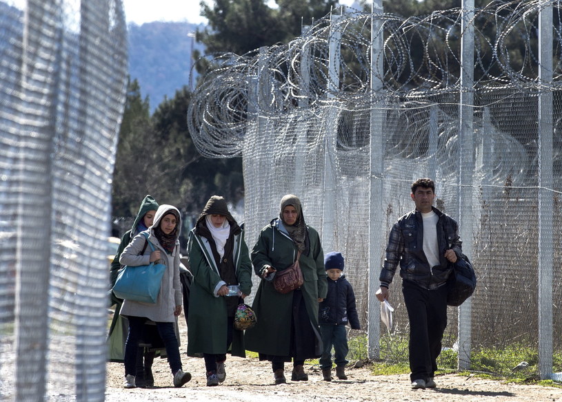 Migranci na granicy grecko-macedońskiej /GEORGI LICOVSKI /PAP/EPA