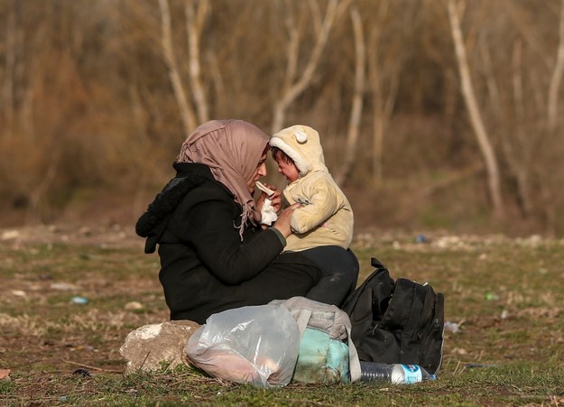 MIgranci na granicy grecko-tureckiej /SEDAT SUNA /PAP/EPA