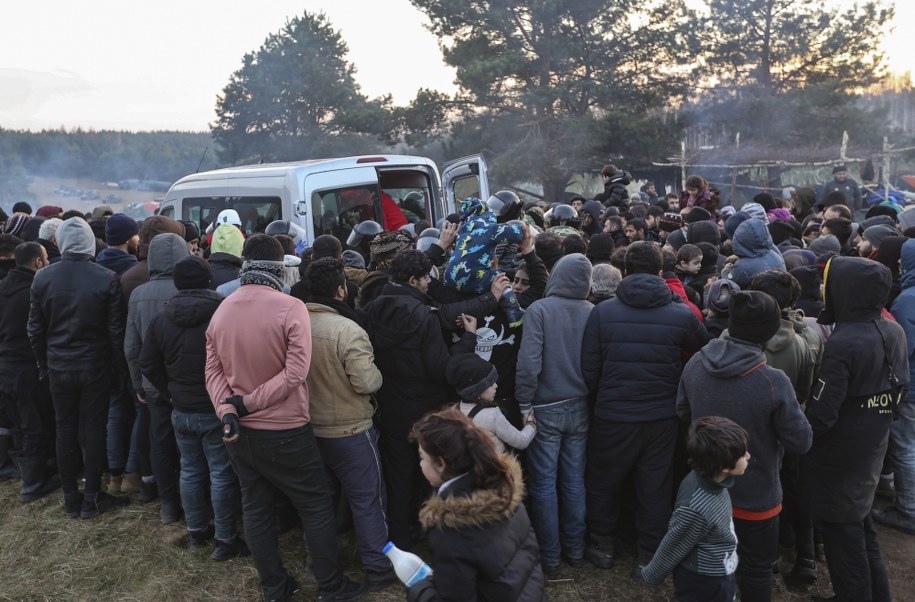 Migranci na granicy polsko-białoruskiej /STRINGER /PAP/EPA