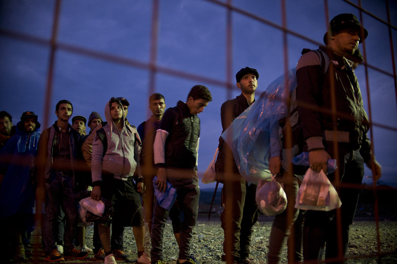 Migranci na grecko-macedońskiej granicy, zdj. z 21.09.2015 /NIKOLAY DOYCHINOV / AFP /AFP