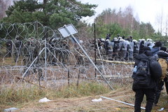 Migranci na polsko-białoruskiej granicy w obwodzie grodzieńskim na Białorusi