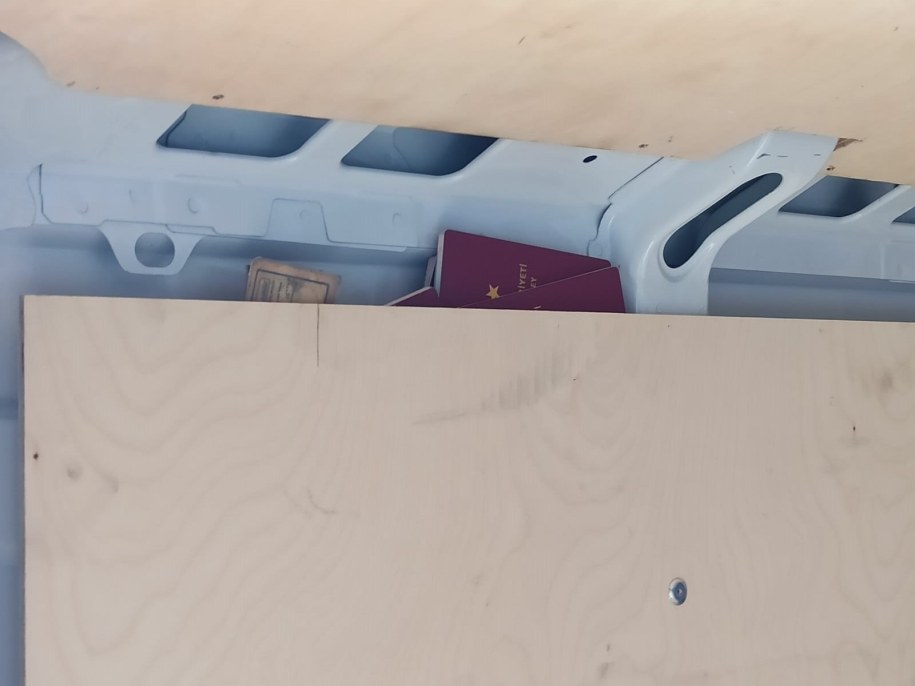 Migranci nie mieli szans wydostać się z blaszanego busa /Nadodrzański Oddział Straży Granicznej /Straż Graniczna