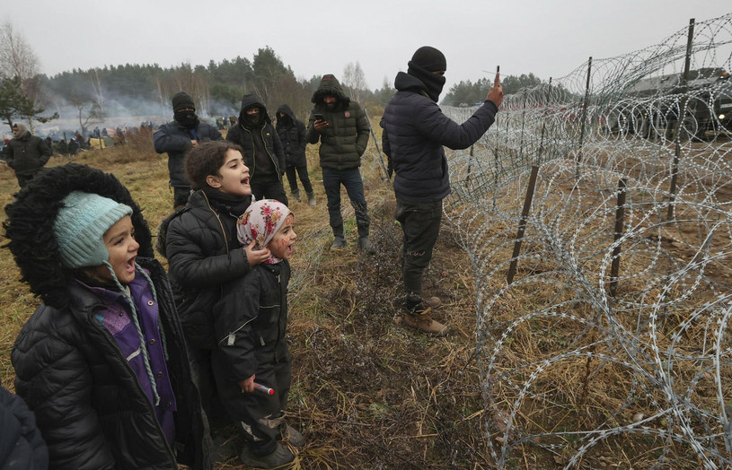 Migranci przy granicy polsko-białoruskiej /Associated Press /East News