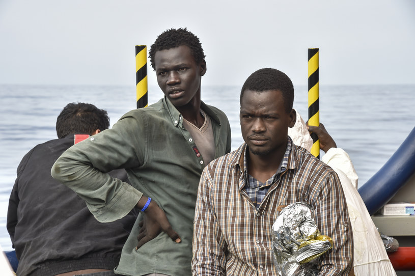 Migranci u wybrzeży Włoch /AFP