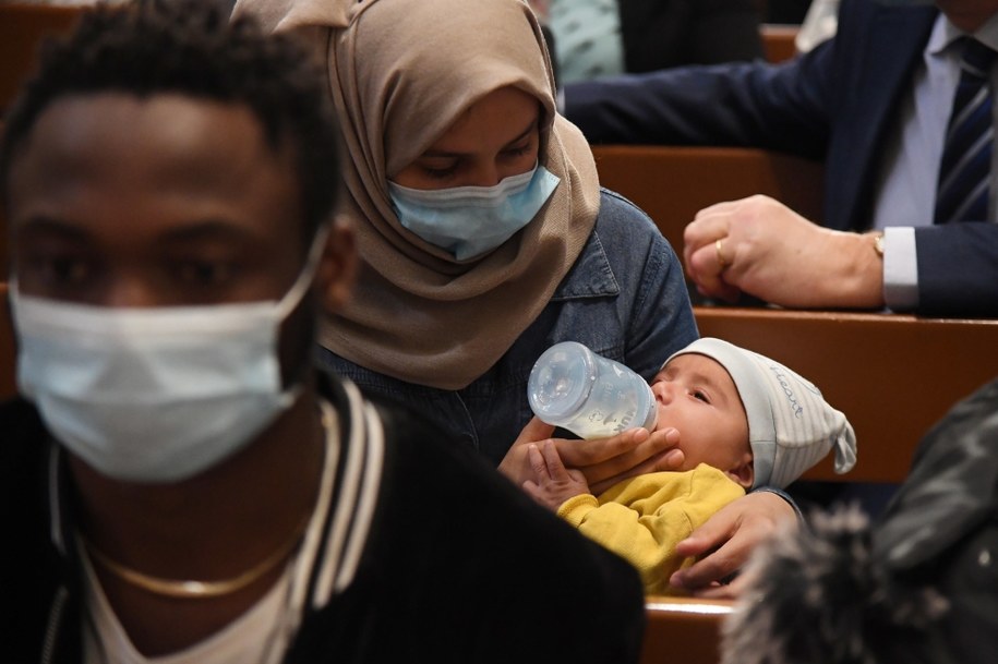 Migranci uczestniczyli w modlitwie ekumenicznej z papieżem Franciszkiem w kościele parafialnym św. Krzyża w Nikozji /ALESSANDRO DI MEO    /PAP/EPA