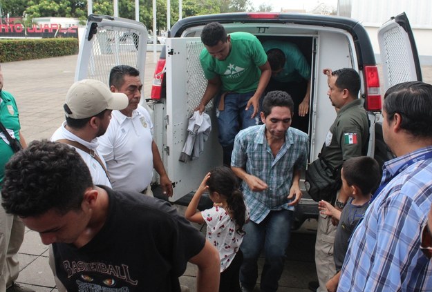 Migranci uwolnieni na autostradzie w Meksyku /PAP