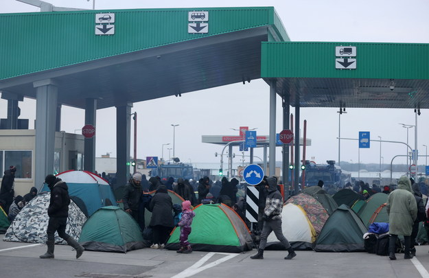 Migranci w pobliżu przejścia granicznego Kuźnica - Bruzgi /OKSANA MANCHUK / BELTA / HANDOUT /PAP/EPA
