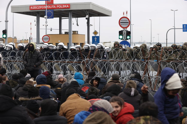 Migranci w pobliżu przejścia granicznego Kuźnica - Bruzgi /OKSANA MANCHUK / BELTA / HANDOUT /PAP/EPA