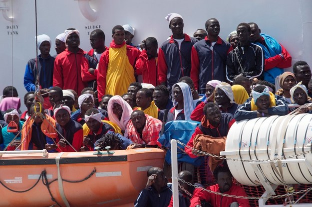 Migranci z Libii dotarli do włoskiego wybrzeża (zdjęcie archiwalne z 26.05.2017 r.) /Danilo Dalducci /PAP/EPA