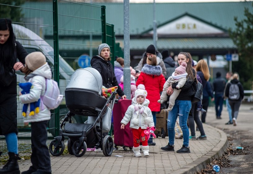Migranci z Ukrainy którzy napłynęli do Polski "kupili nam czas" /AFP