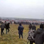 Migranci zaatakowali polskie służby kamieniami. Uruchomiono armatki wodne