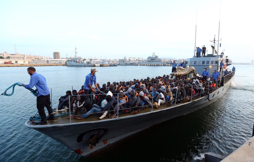 Migranci, zdj. ilustracyjne /Mahmud TURKIA / AFP /AFP