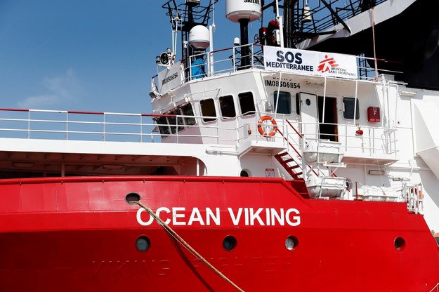 Migranci ze statku Ocean Viking trafią do różnych krajów europejskich /SEBASTIEN NOGIER  /PAP/EPA