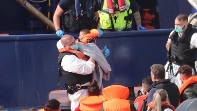 Migranci zostawieni przez Francuzów na brytyjskich wodach