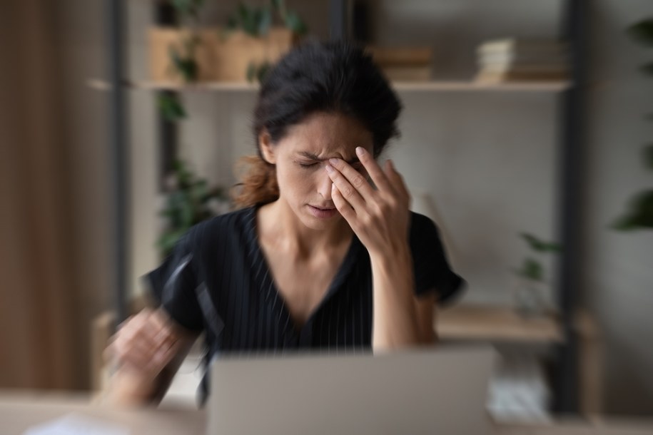 Migrena może powodować zaburzenia wzroku /Shutterstock