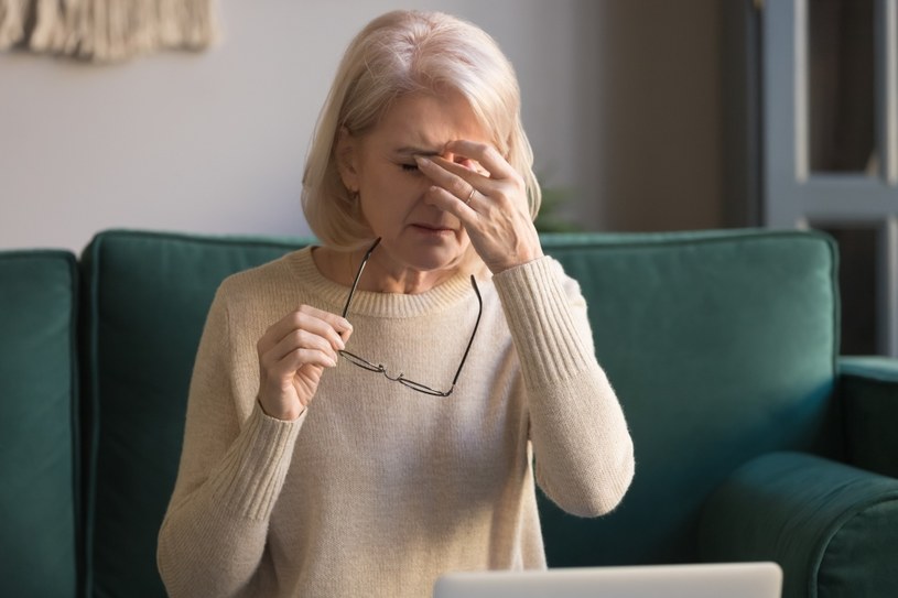 Migreny dla wielu osób są nie do zniesienia. Udowodniono, że u homeopatów bóle głowy mogą nasilać się pod wpływem zmiany warunków atmosferycznych /123RF/PICSEL
