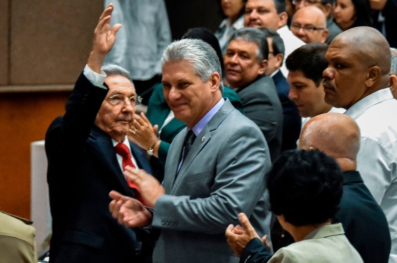 Miguel Diaz-Canel, z lewej Raul Castro /AFP