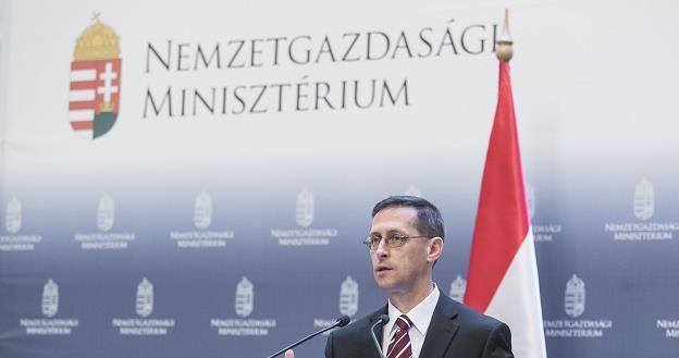 Mihaly Varga, minister gospodarki narodowej Węgier. Fot. Anadolu Agency /Getty Images/Flash Press Media