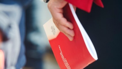 Mija 20 lat od uchwalenia Konstytucji RP. Przeczytał ją co 7. Polak