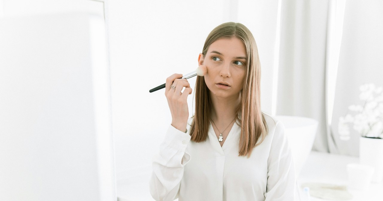 Mika wydobywa naturalne piękno skóry. Odkrywamy jej niezwykłe właściwości /KATRIN BOLOVTSOVA /pexels.com