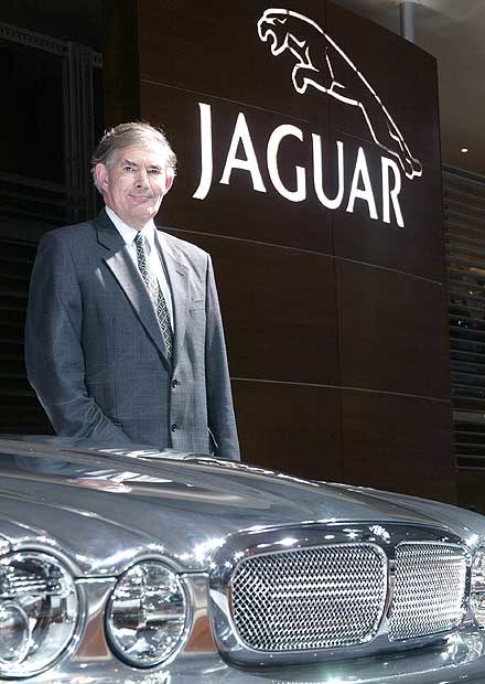 Mike Beasley i aluminiowy Jaguar XJ (kliknij) /INTERIA.PL