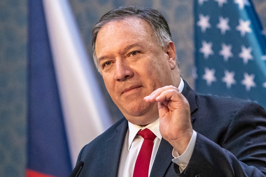 Mike Pompeo podczas konferencji prasowej /Martin Divisek /PAP/EPA