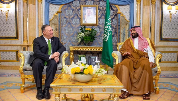 Mike Pompeo z następcą tronu księciem Muhammadem ibn Salmanem /BANDAR ALJALOUD / SAUDI ROYAL COURT HANDOUT /PAP/EPA