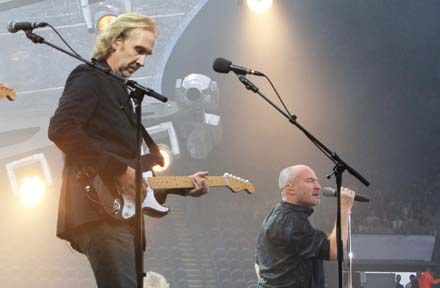Mike Rutherford i Phil Collins (Genesis) /arch. AFP