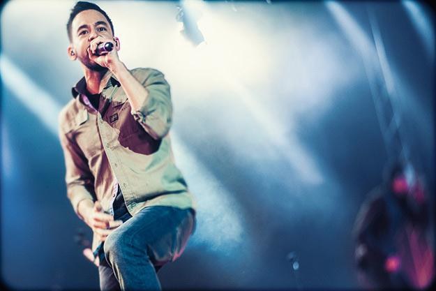Mike Shinoda z Linkin Park podczas występu w Polsce /fot. Adam Jędrysik / jedrysik.com