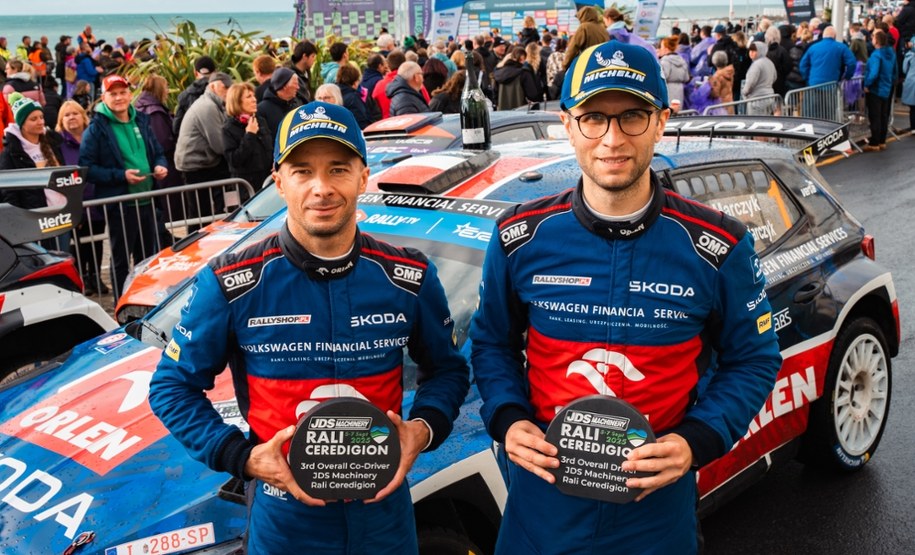 Mikołaj Marczyk (P) i Szymon Gospodarczyk (L) po Rali Ceredigion, czyli Rajdzie Walii /Materiały prasowe